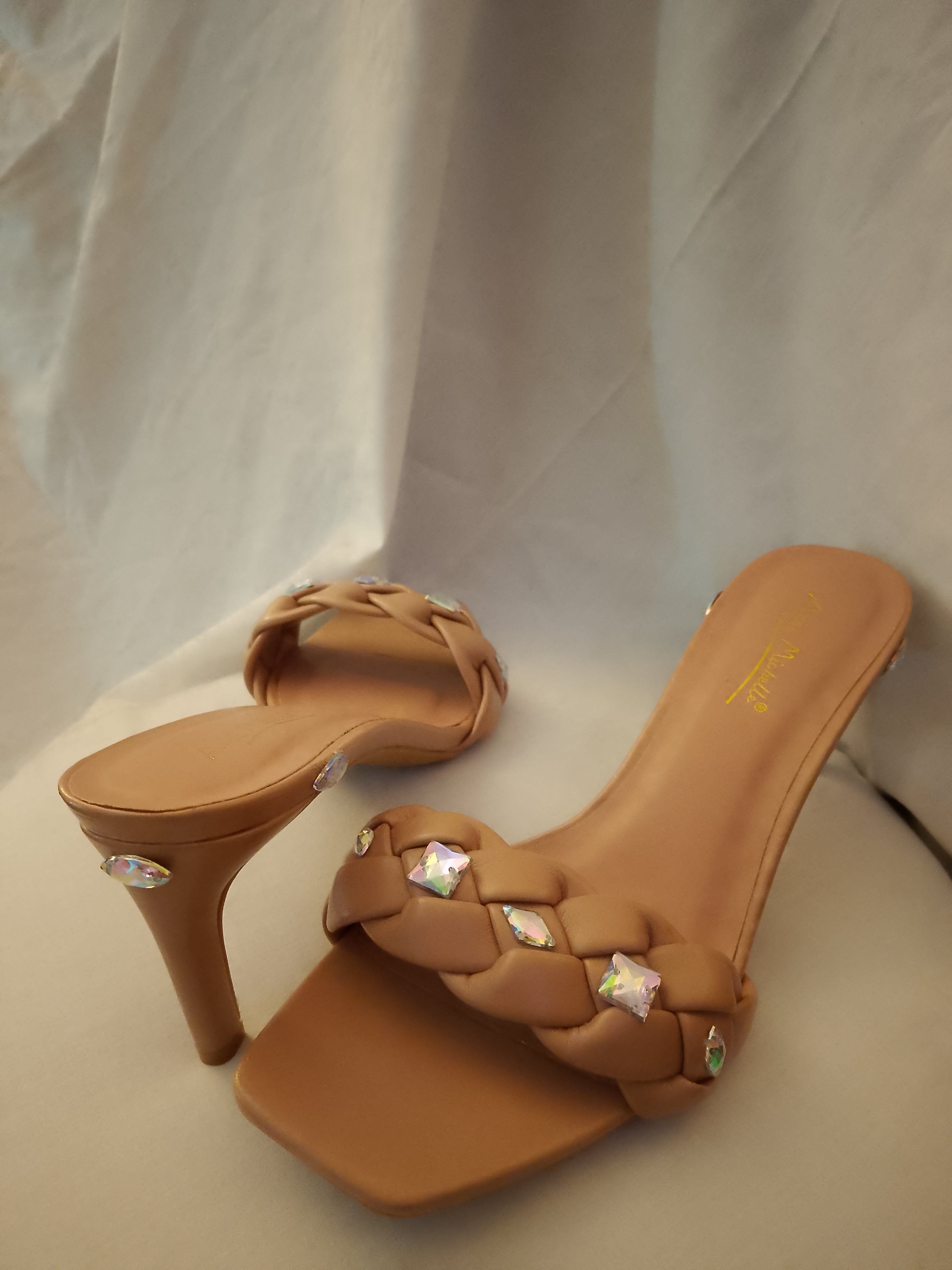 Prestige & Glowing Braid Pattern Caramel Nude Kitten Heels