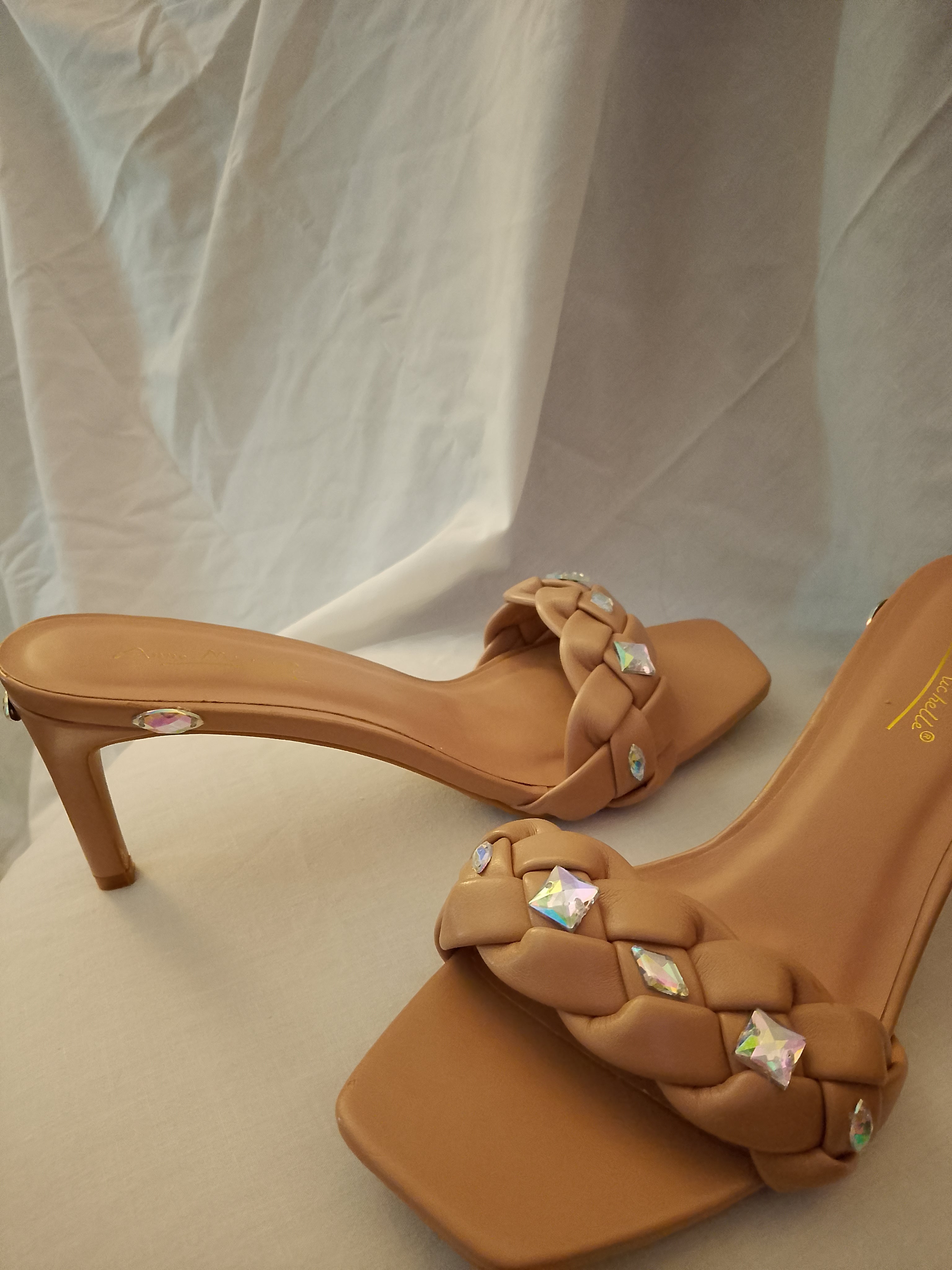 Prestige & Glowing Braid Pattern Caramel Nude Kitten Heels