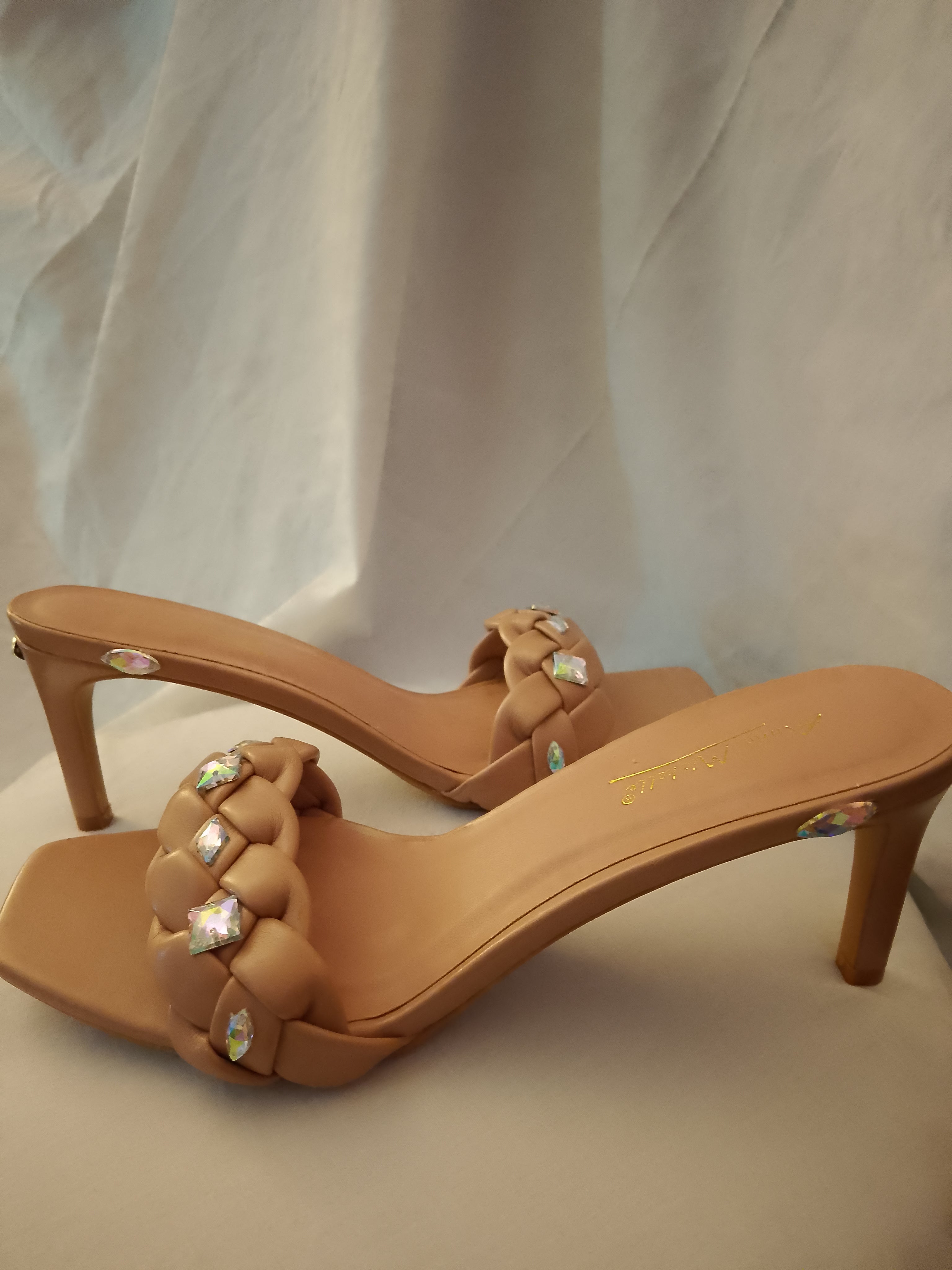 Prestige & Glowing Braid Pattern Caramel Nude Kitten Heels