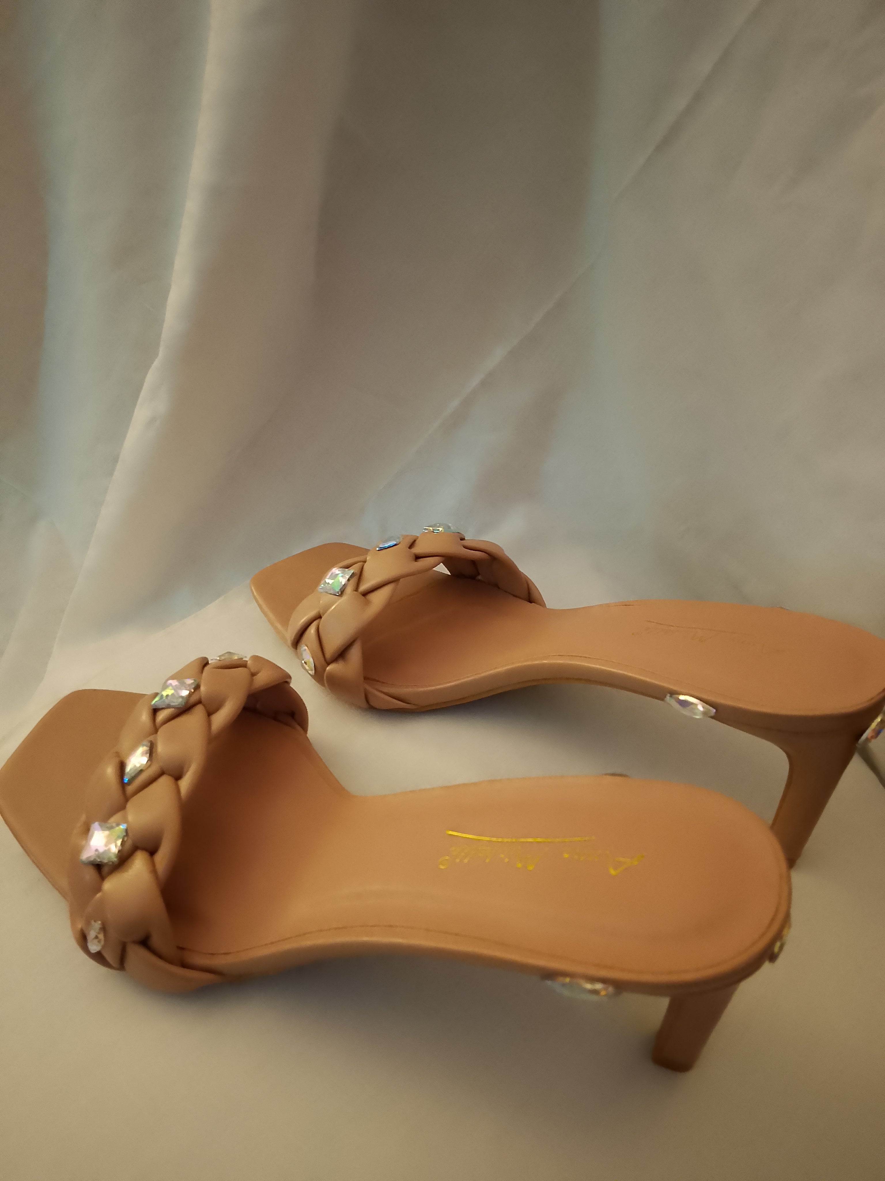 Prestige & Glowing Braid Pattern Caramel Nude Kitten Heels