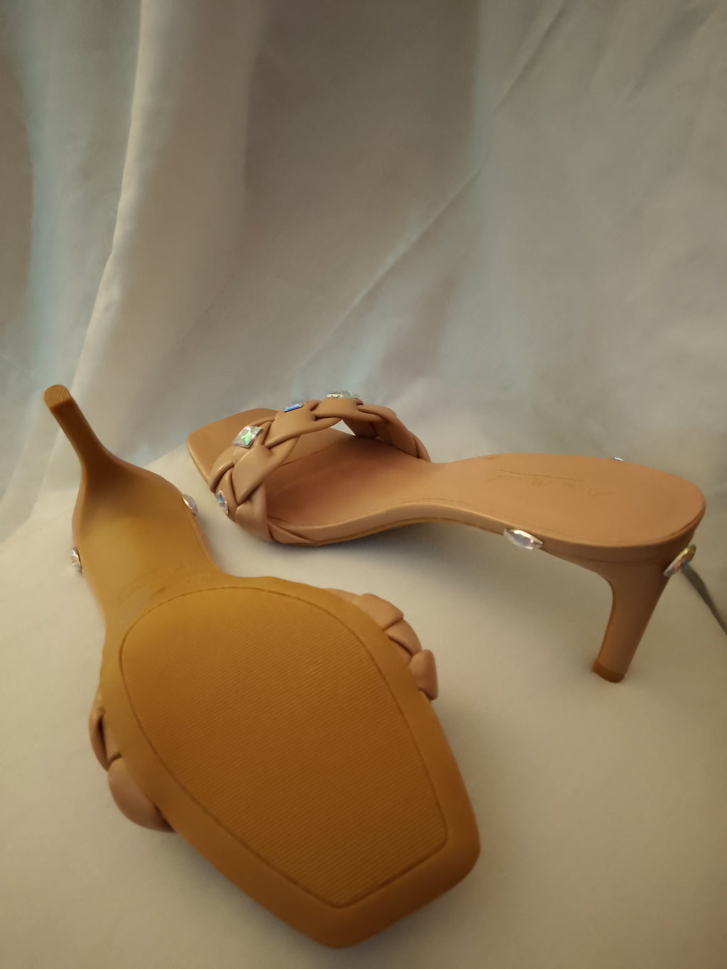 Prestige & Glowing Braid Pattern Caramel Nude Kitten Heels