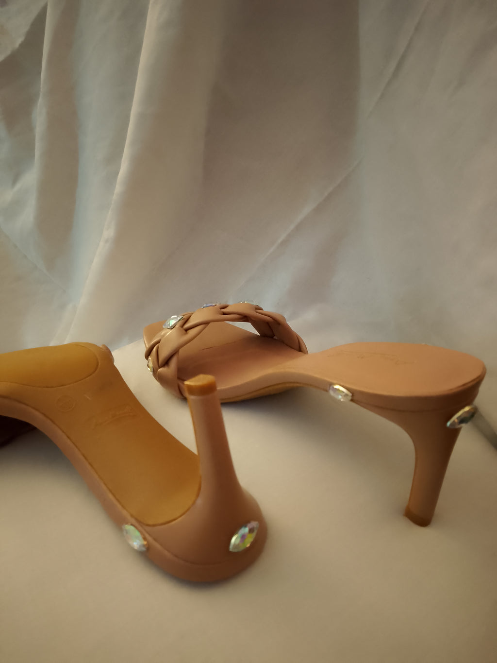 Prestige & Glowing Braid Pattern Caramel Nude Kitten Heels
