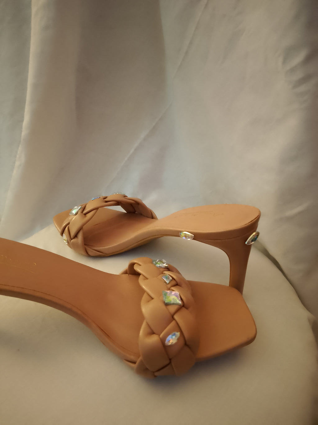 Prestige & Glowing Braid Pattern Caramel Nude Kitten Heels