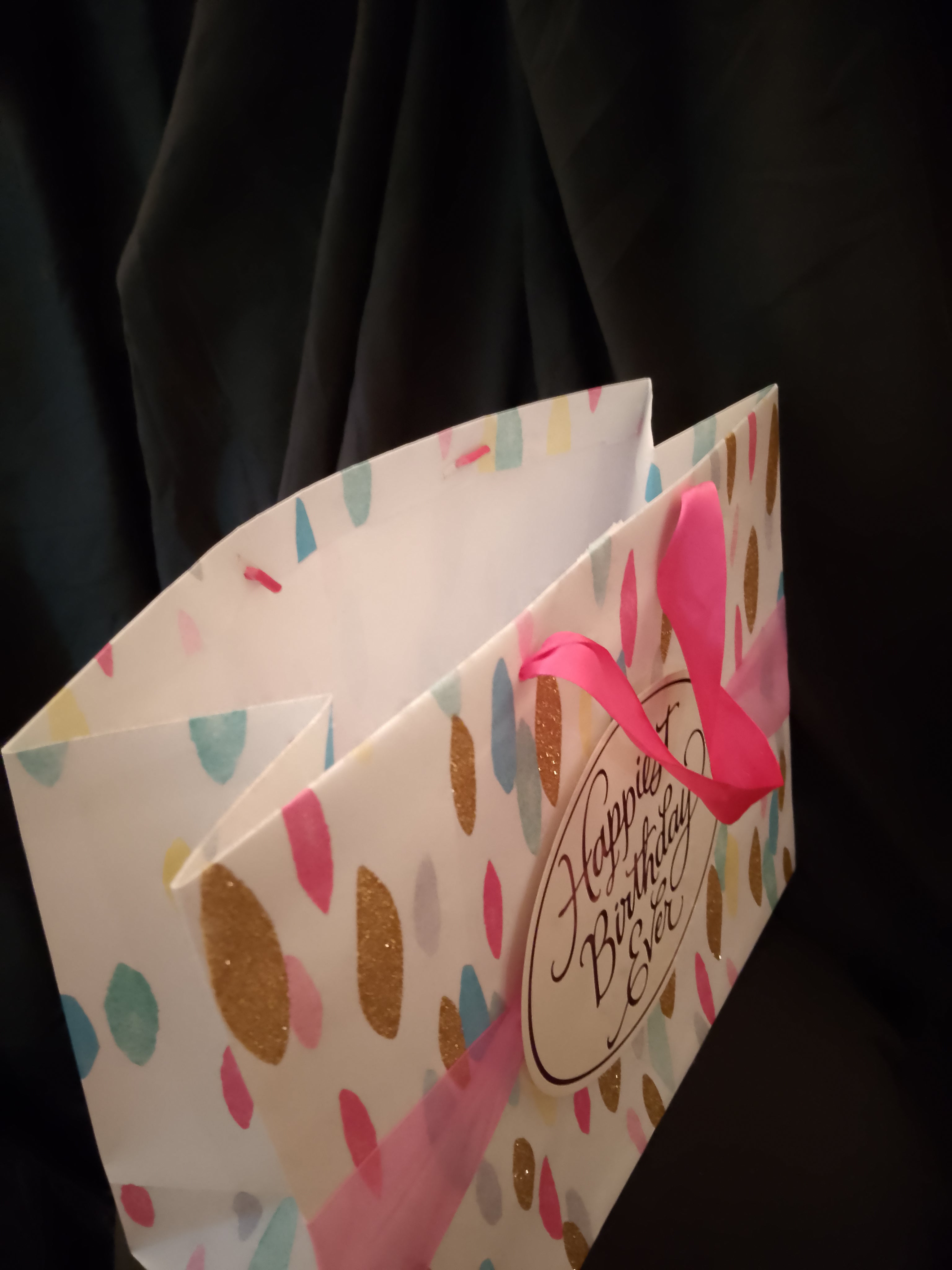 Go & Glow Bundles #504 - Women - Spray Perfume, Birthday Gift Bag, Eyelashes, Gold Earrings