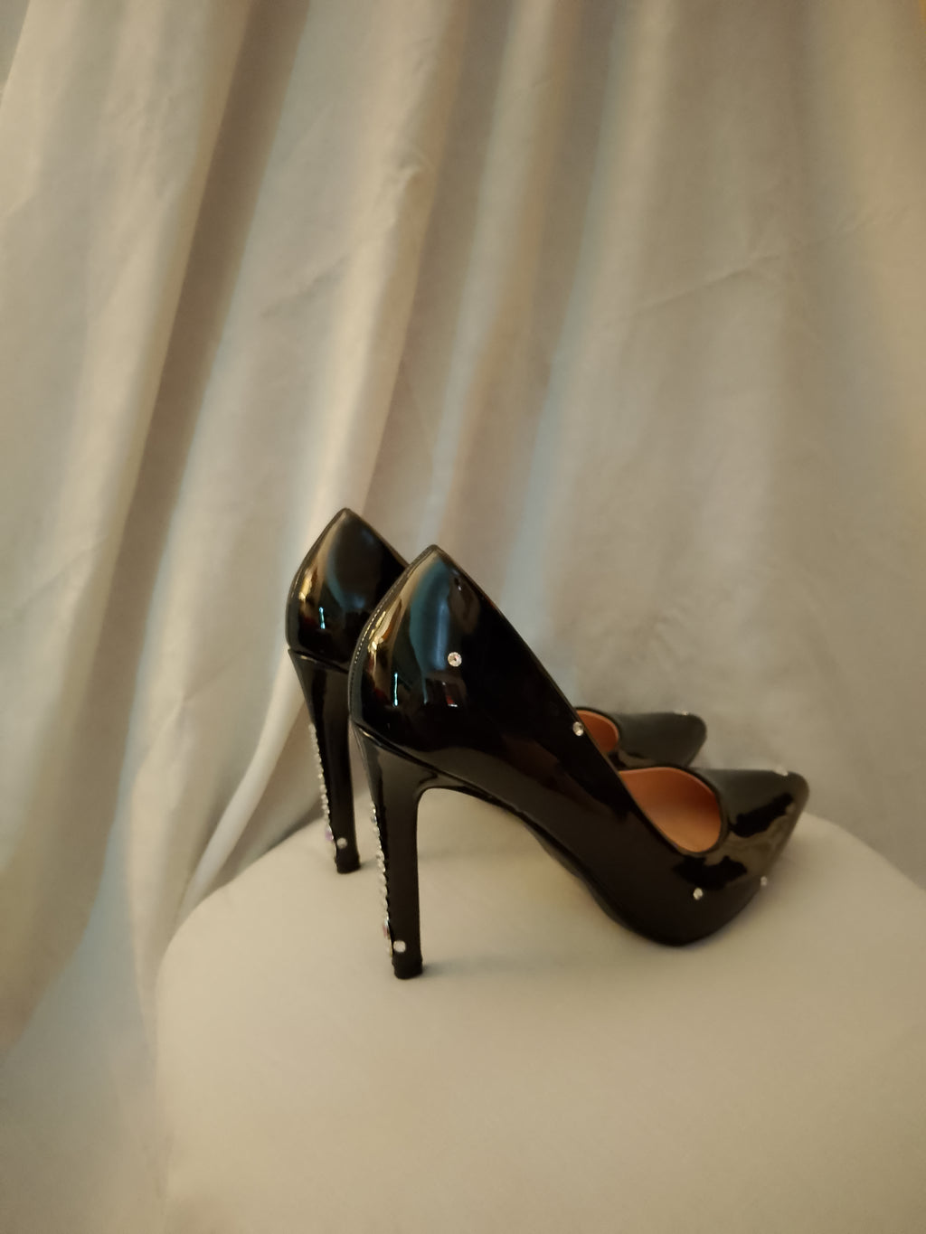 Work Of Art Black Patent Leather Heels Pumps