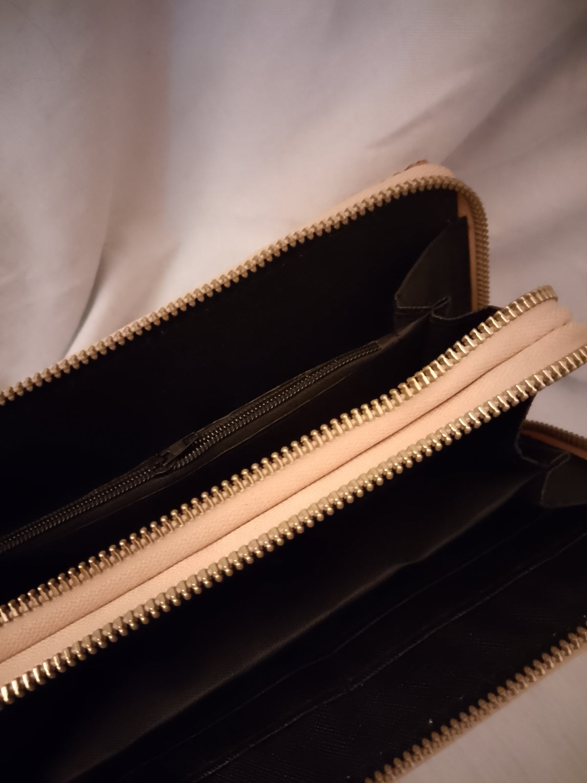 Tootie Cutie Rose Gold Women's Hand Clutch Bag