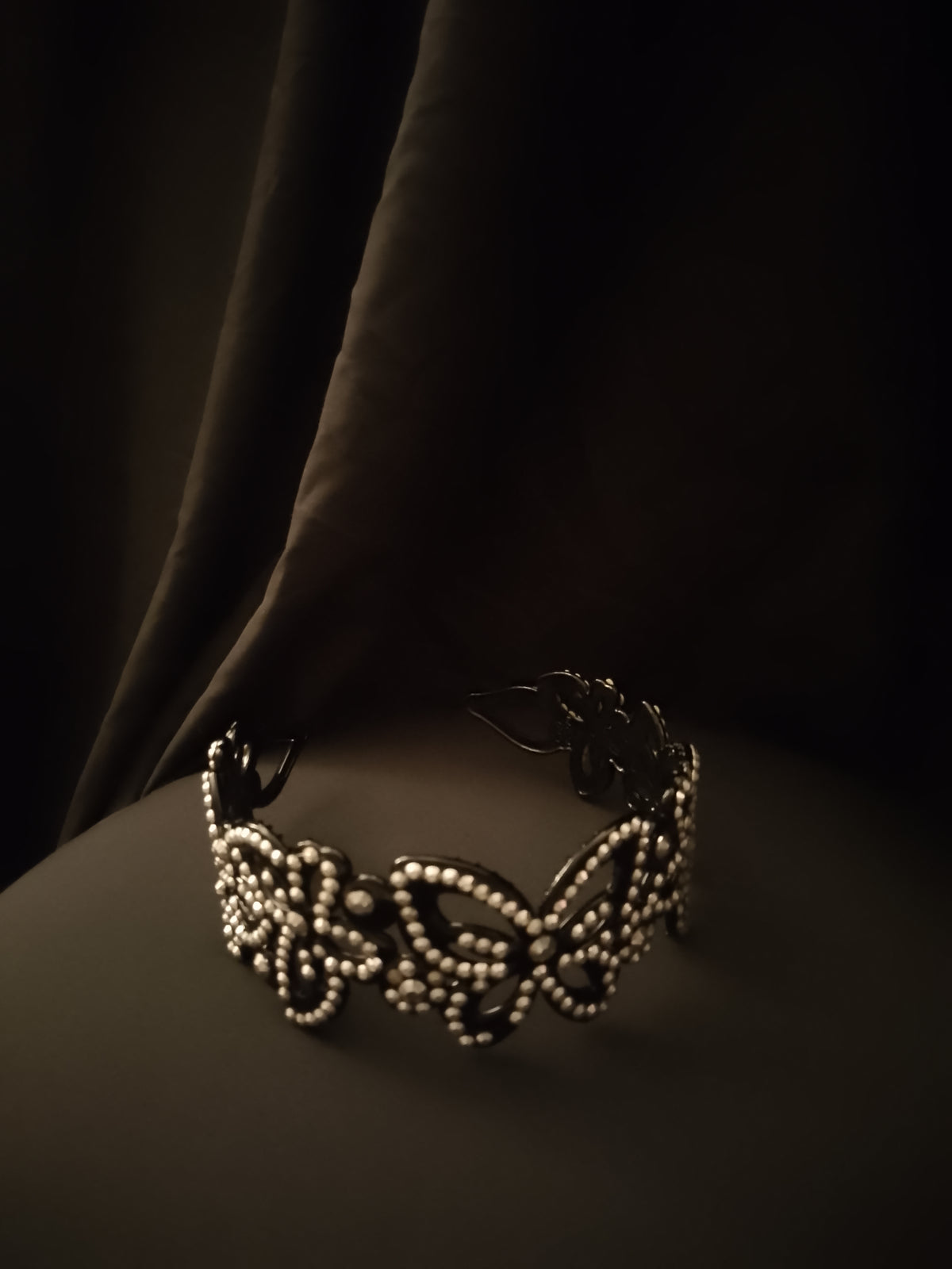 Graystone Magnetism Large Black Bedazzled Head Band