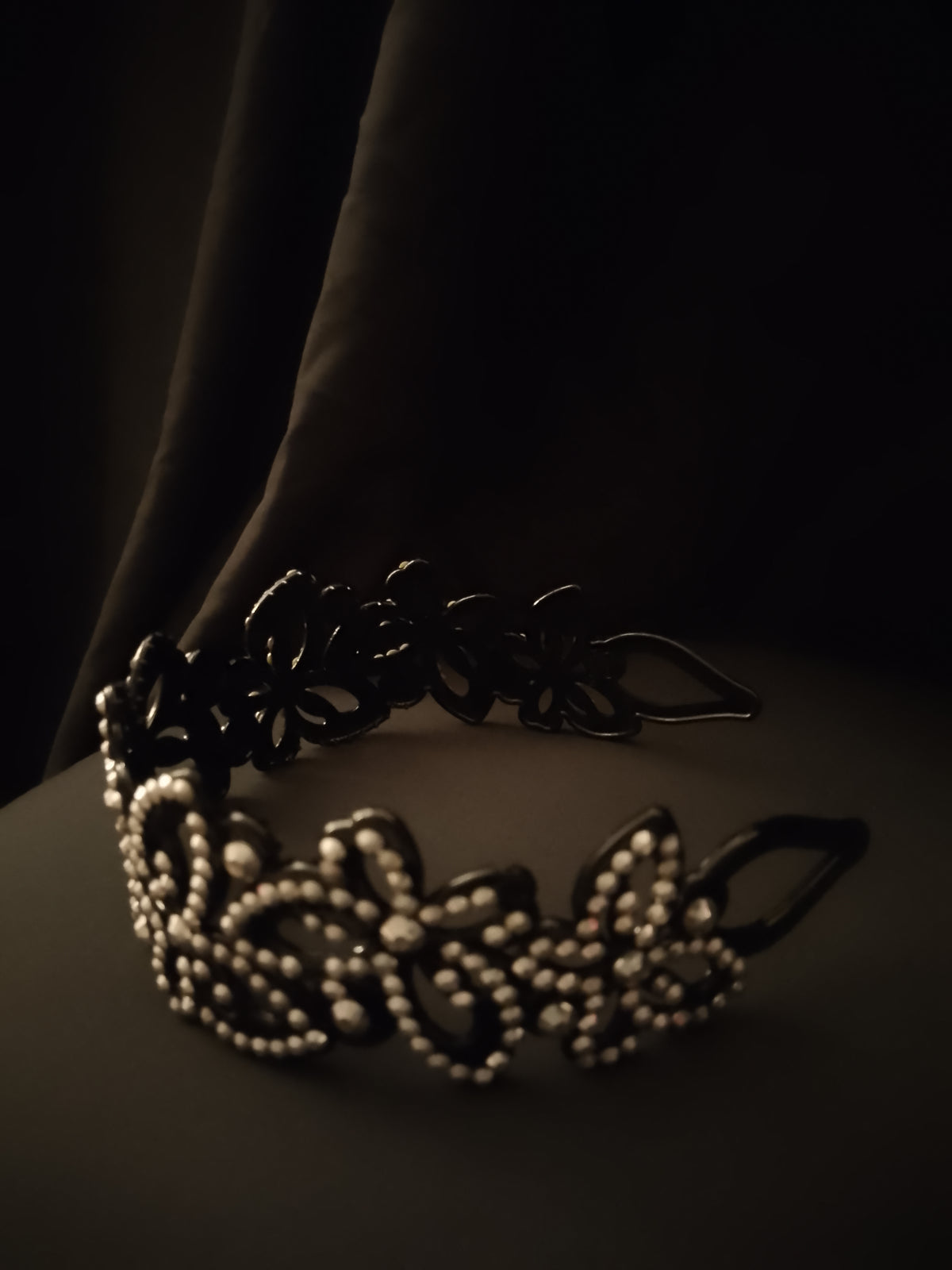 Graystone Magnetism Large Black Bedazzled Head Band