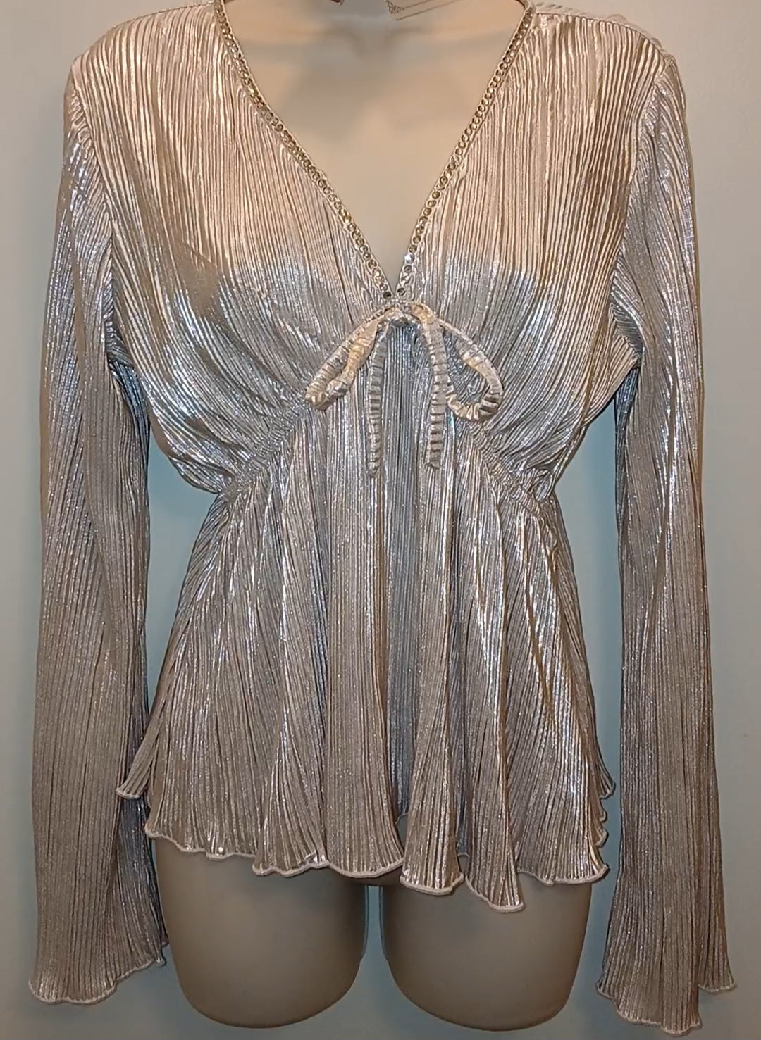 Glowing Pearl Light Women's Flared Long Sleeve Blouse