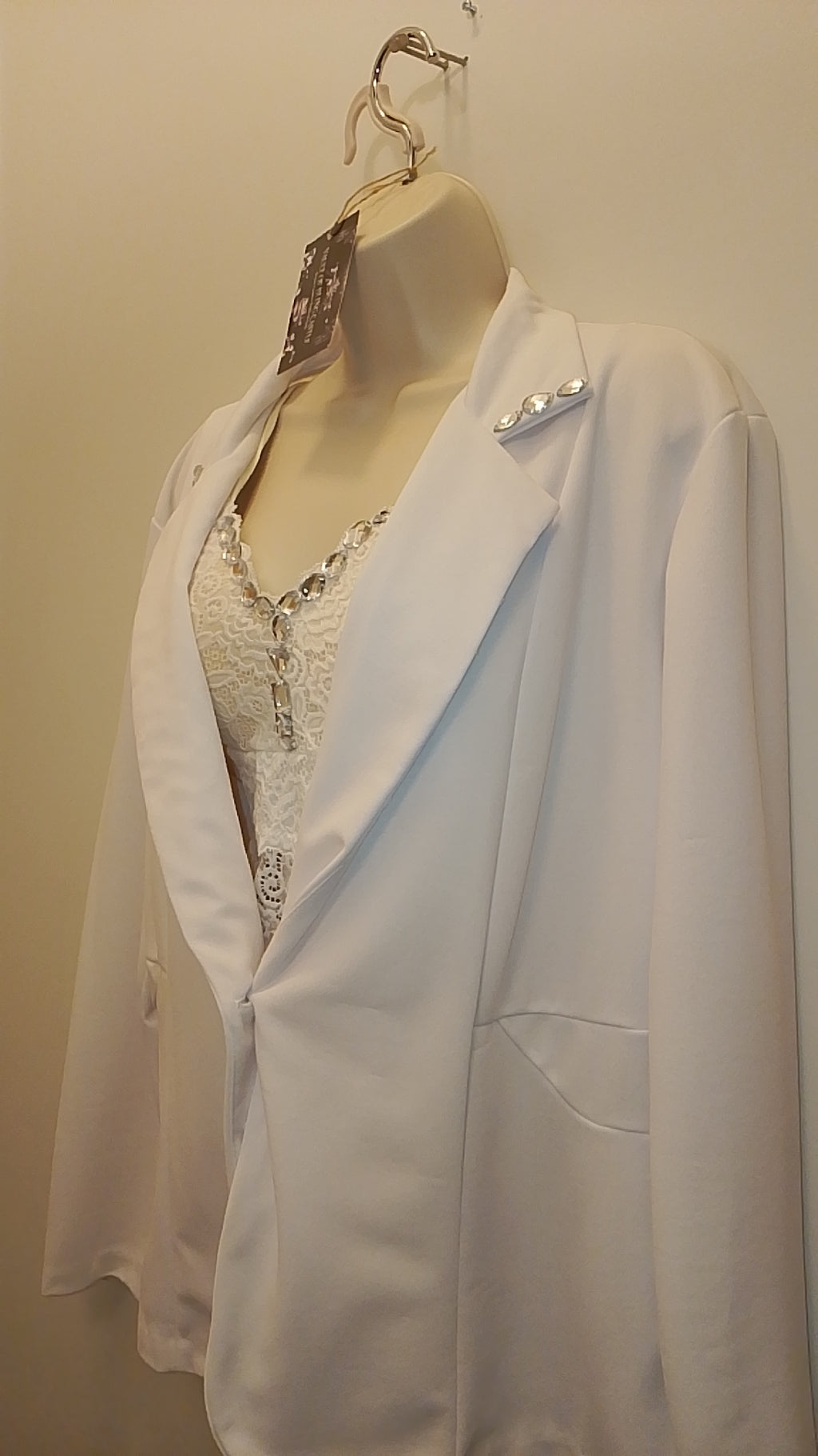 Model In Full Bloom Women's White Blazer & Padded camisole Top Set