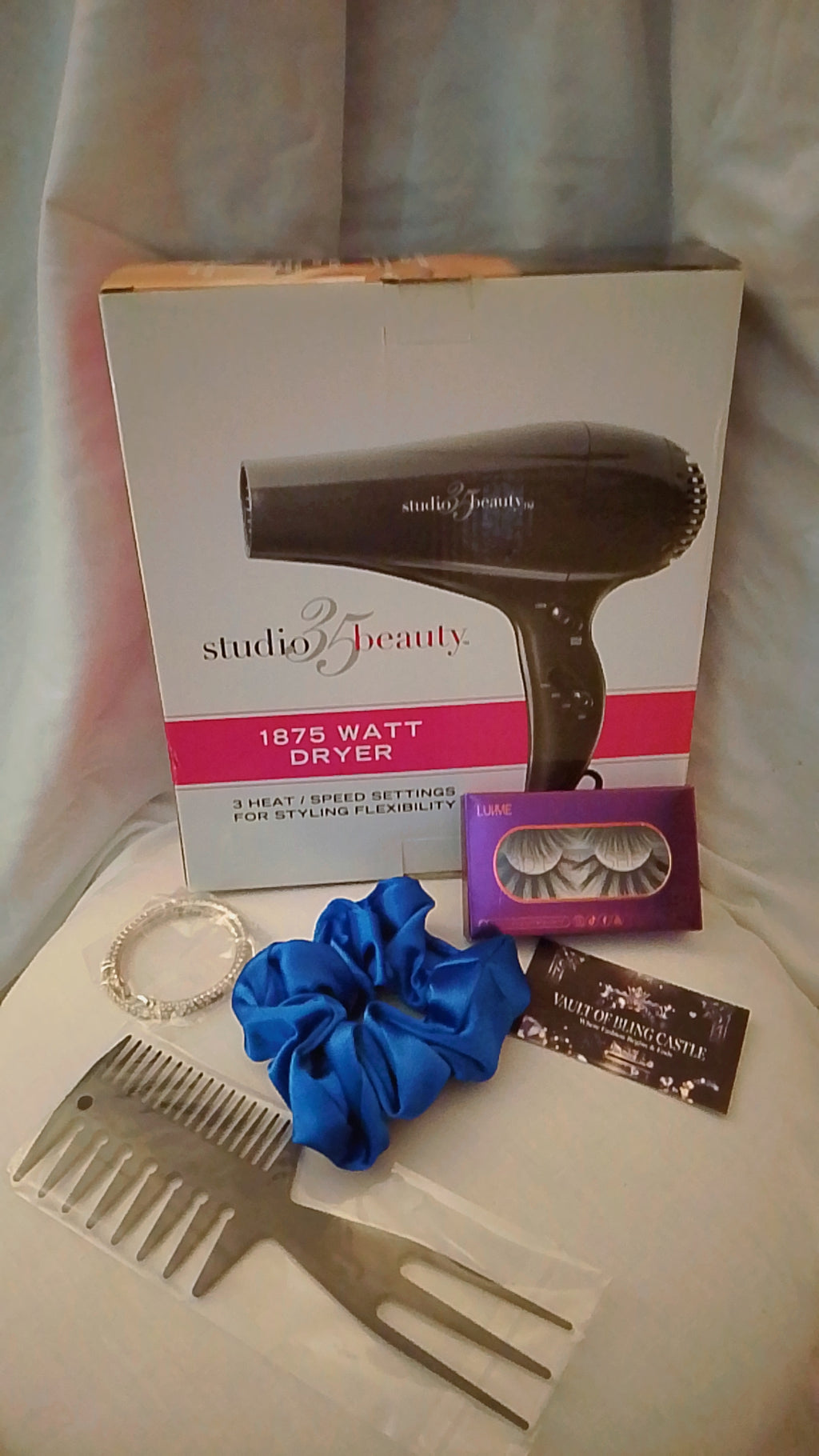 Go & Glow Bundles #507 - Dryer, Lashes, Comb, Scrunchie, Hoop Earrings