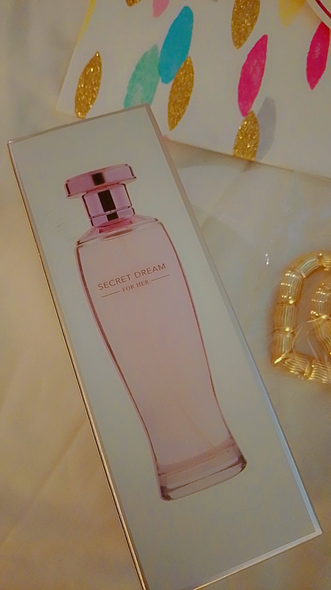 Go & Glow Bundles #504 - Women - Spray Perfume, Birthday Gift Bag, Eyelashes, Gold Earrings