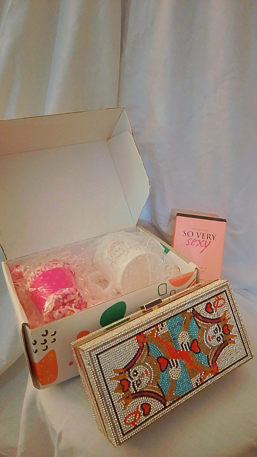 Go & Glow Bundles #506  - Women - Bling Card Clutch Bag, Attachable Cellphone Handle, Mug & Gift cup