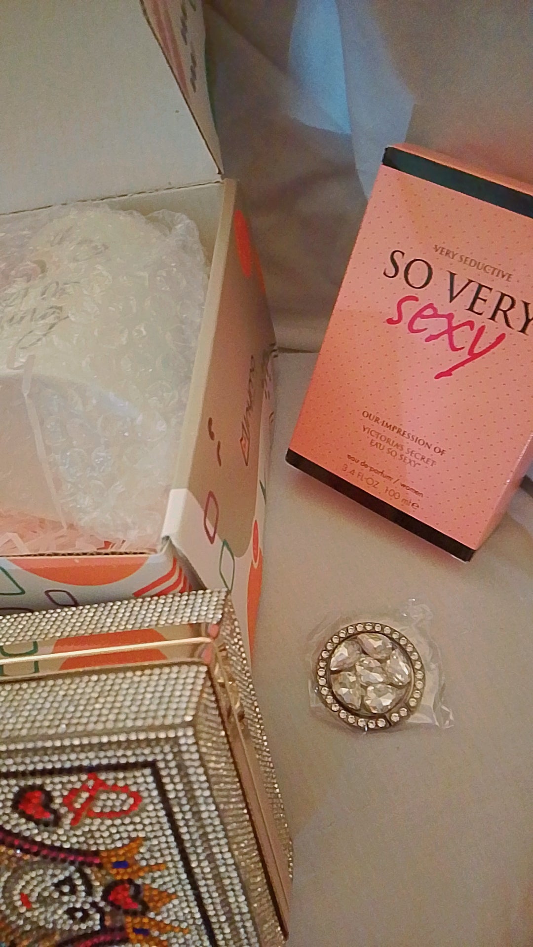 Go & Glow Bundles #506  - Women - Bling Card Clutch Bag, Attachable Cellphone Handle, Mug & Gift cup